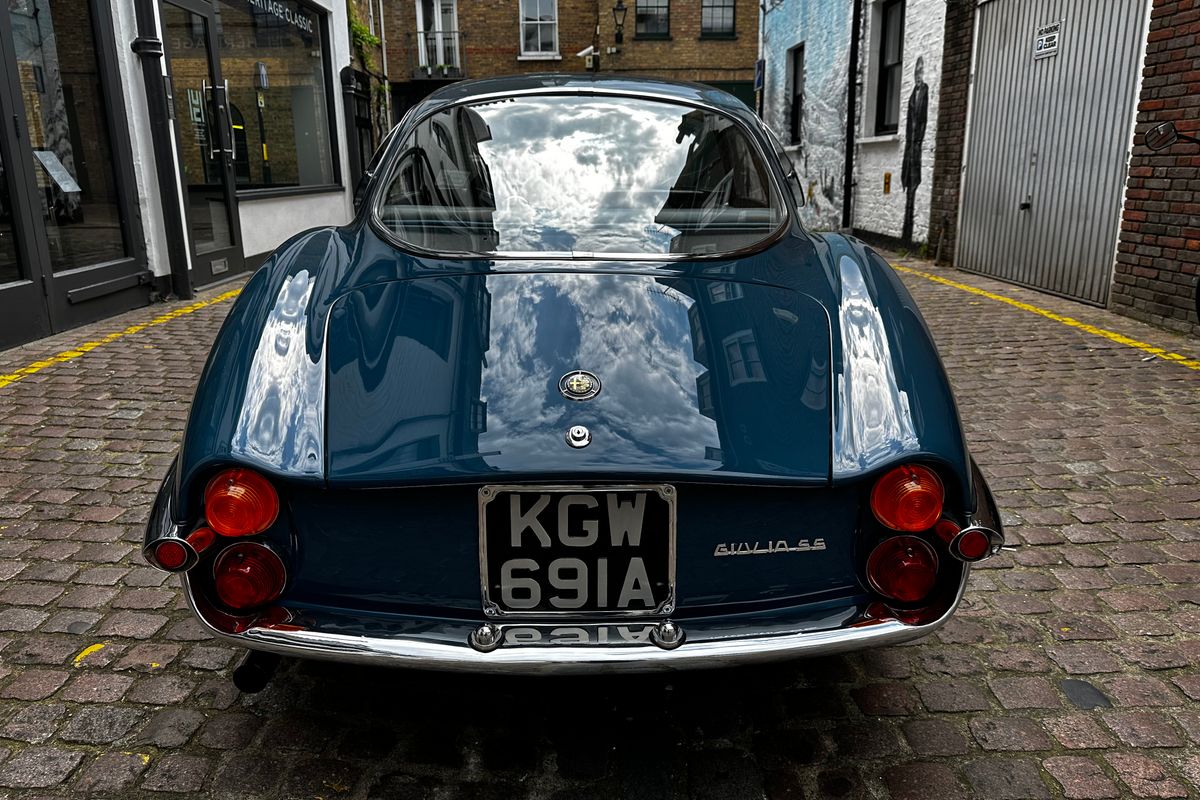 1963 Alfa Romeo Giulia Sprint Speciale by Bertone – Tipo 101.21 for sale in London at Heritage Classic
